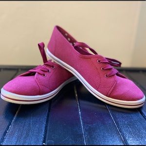 Red flat tennis shoes